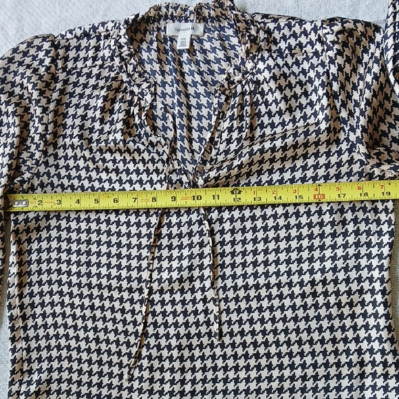 Elegant Houndstooth Blouse in Black and Cream Sz S/P - Picture 7 of 8